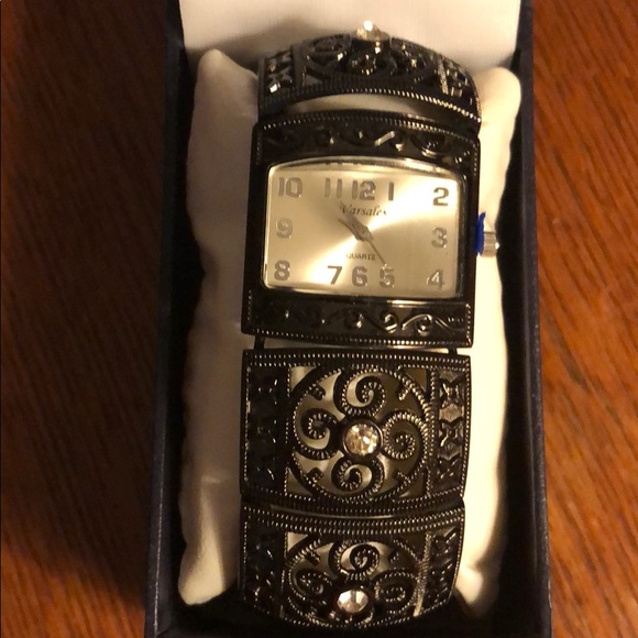 B- Iconic Metal Watch Bracelet - Picture 5 of 12